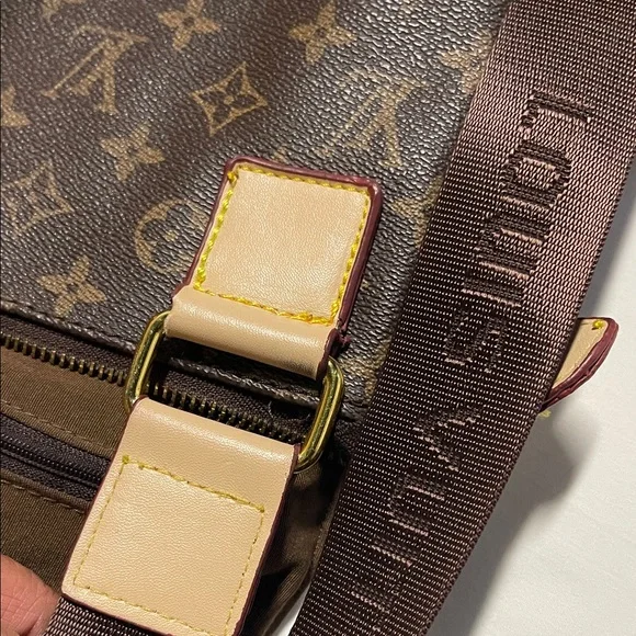 Stylish Monogram Brown Messenger Bag - Picture 8 of 11